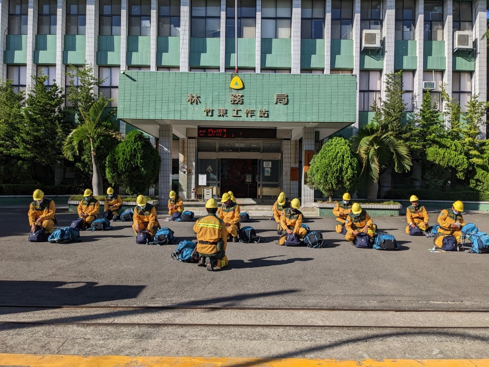 新竹林區管理處國家森林救火隊進行裝備檢查及操作演練，儲備森林火災防救能量(新竹林管處提供)